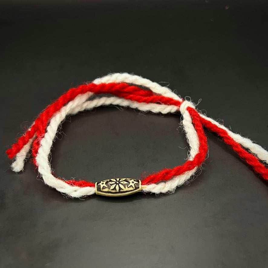 Мартеница - Вълнена с дървен елемент