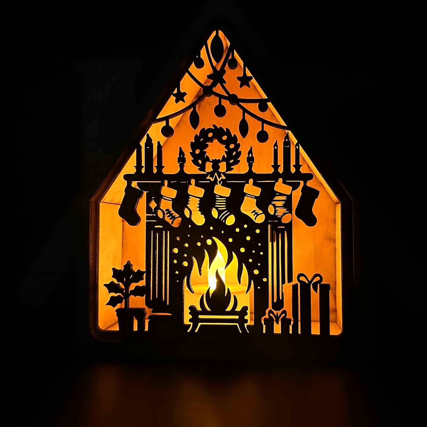 Топлина и уют пред коледната камина