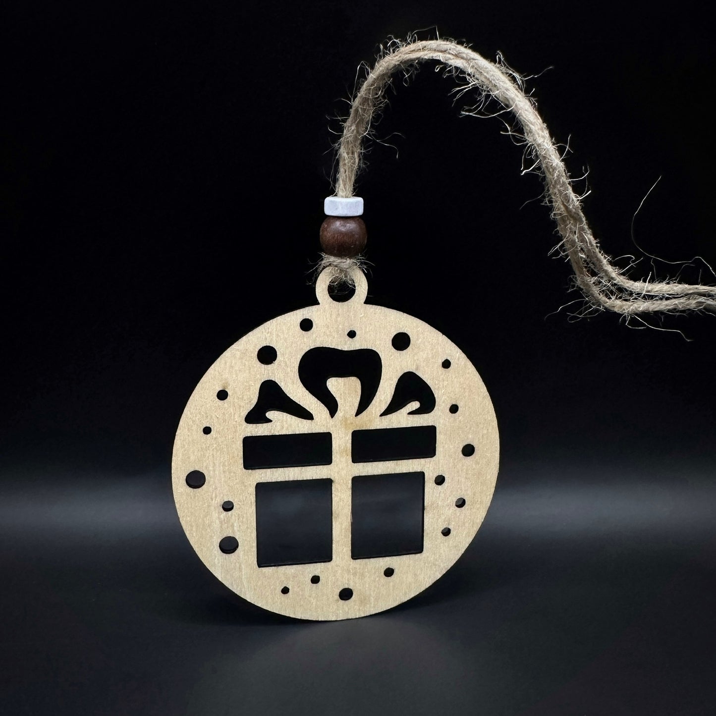 Подарък - Дървена коледна украса