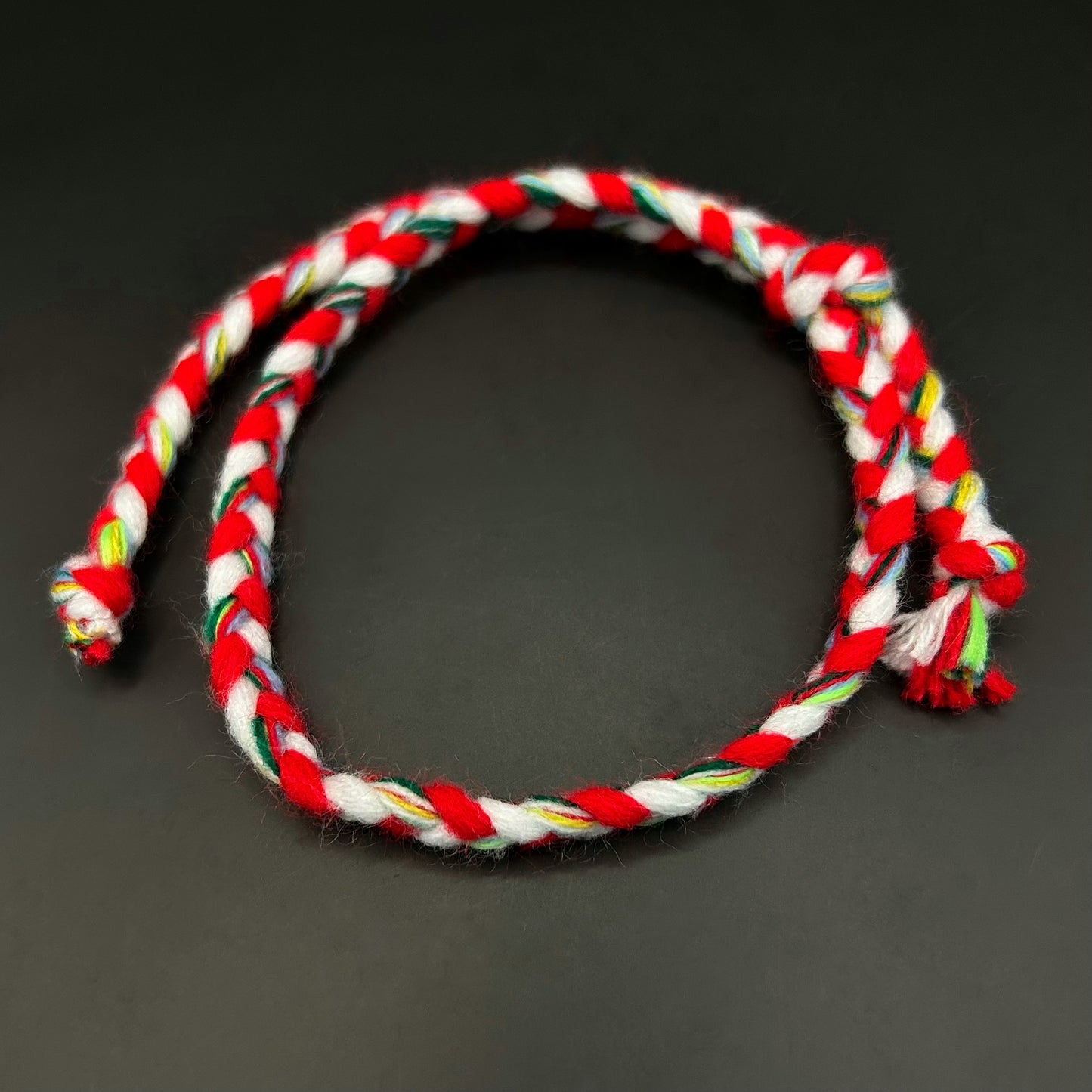 Мартеница от Памучни конци