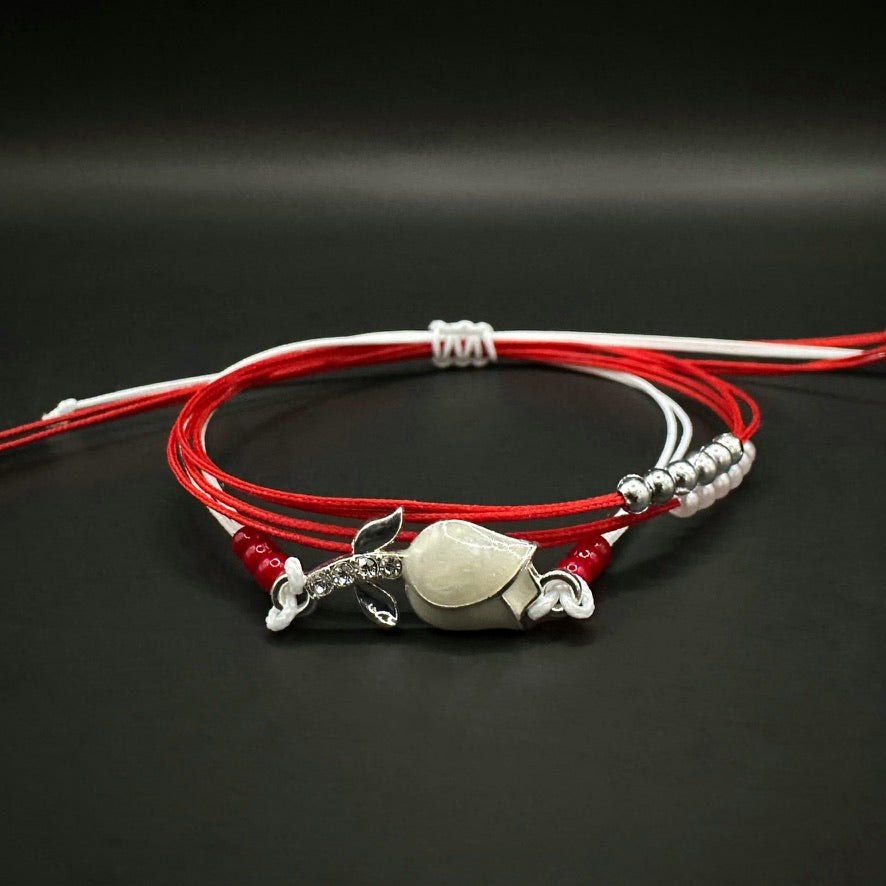 ръчно изработена дамска мартеница с лале