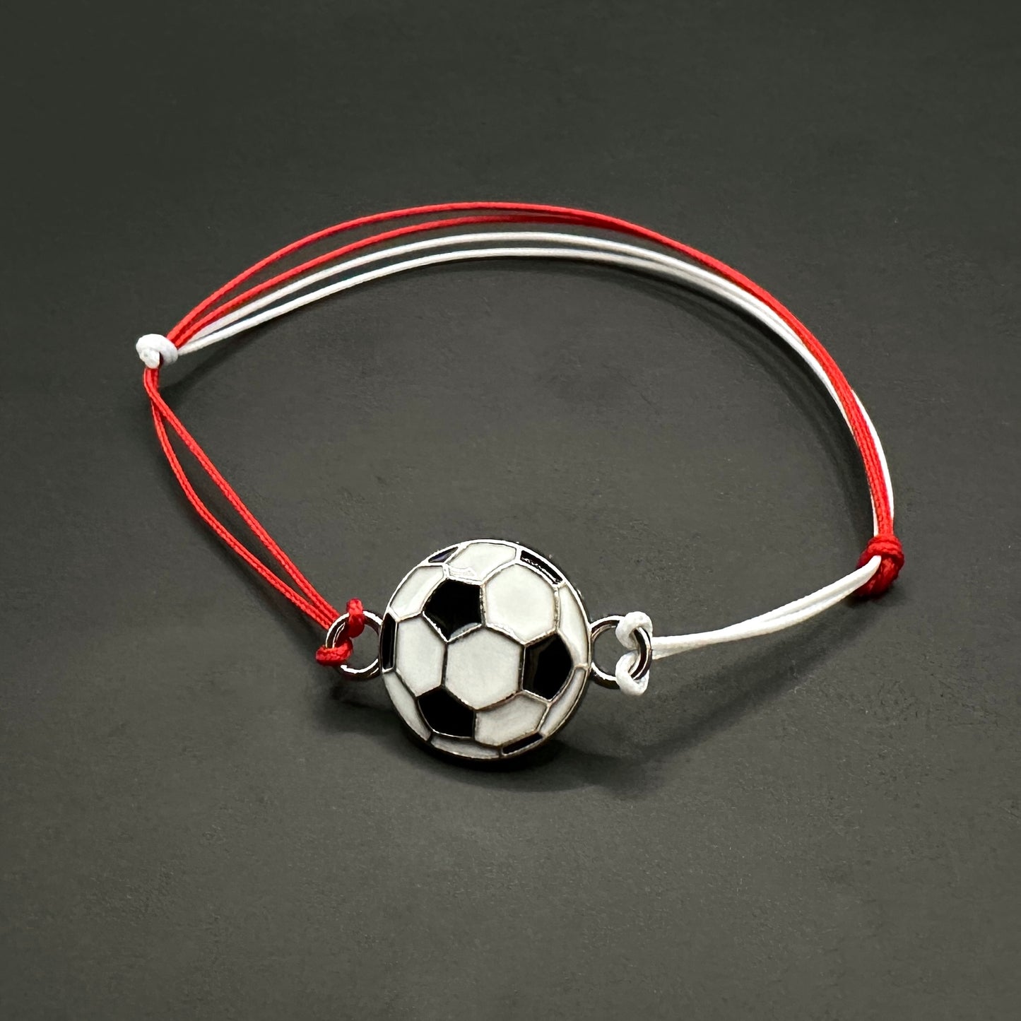 детска мартеница с футболна топка