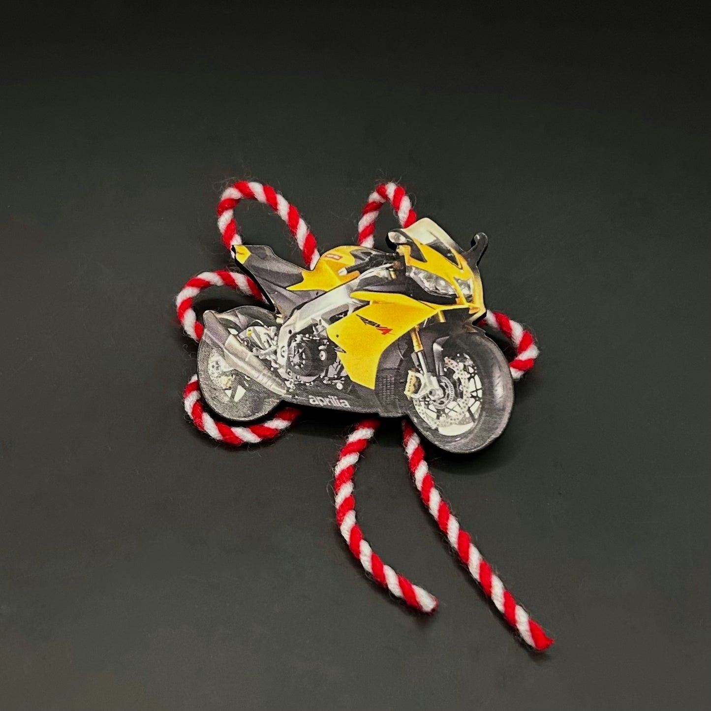 Мартеница мотор за закачане с Априлия