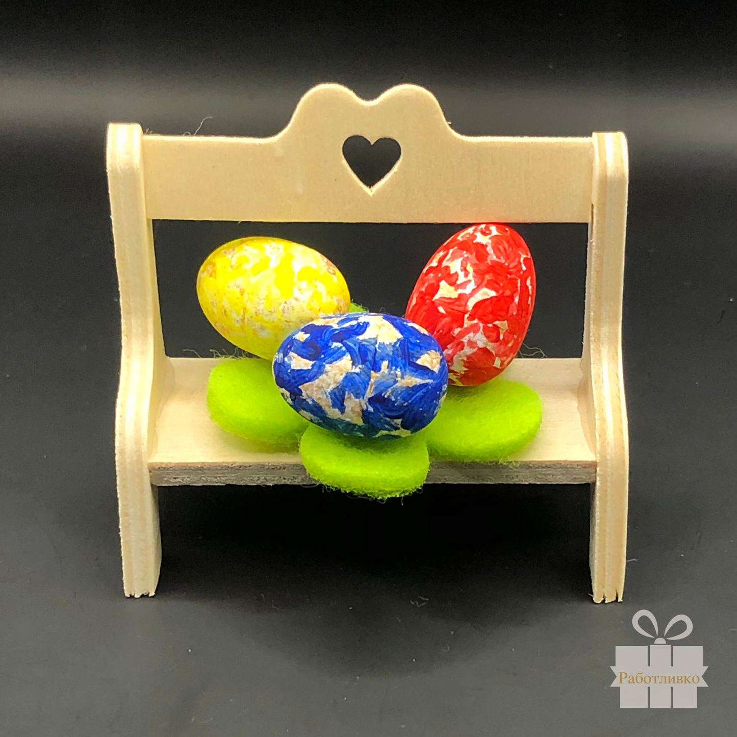 Великденска пейка с яйца