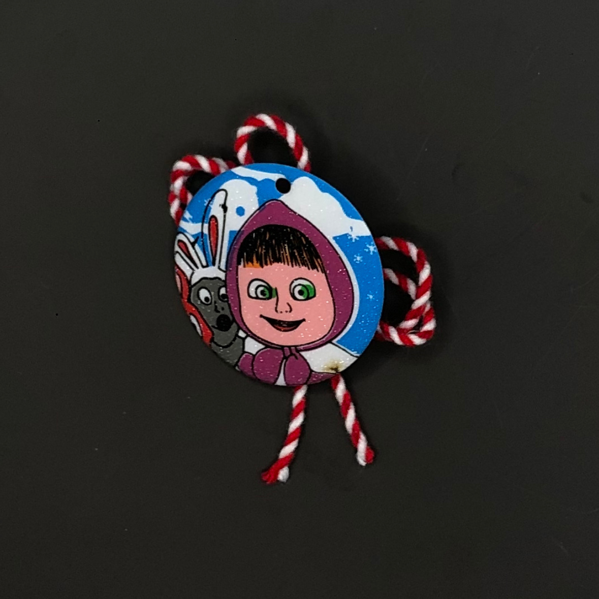 ръчно изработена мартеница с маша и мечока