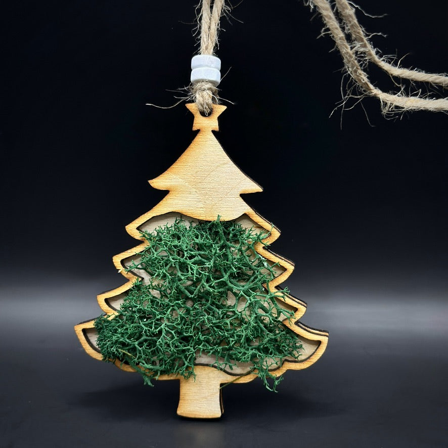 Коледна елха със скандинавски мъх