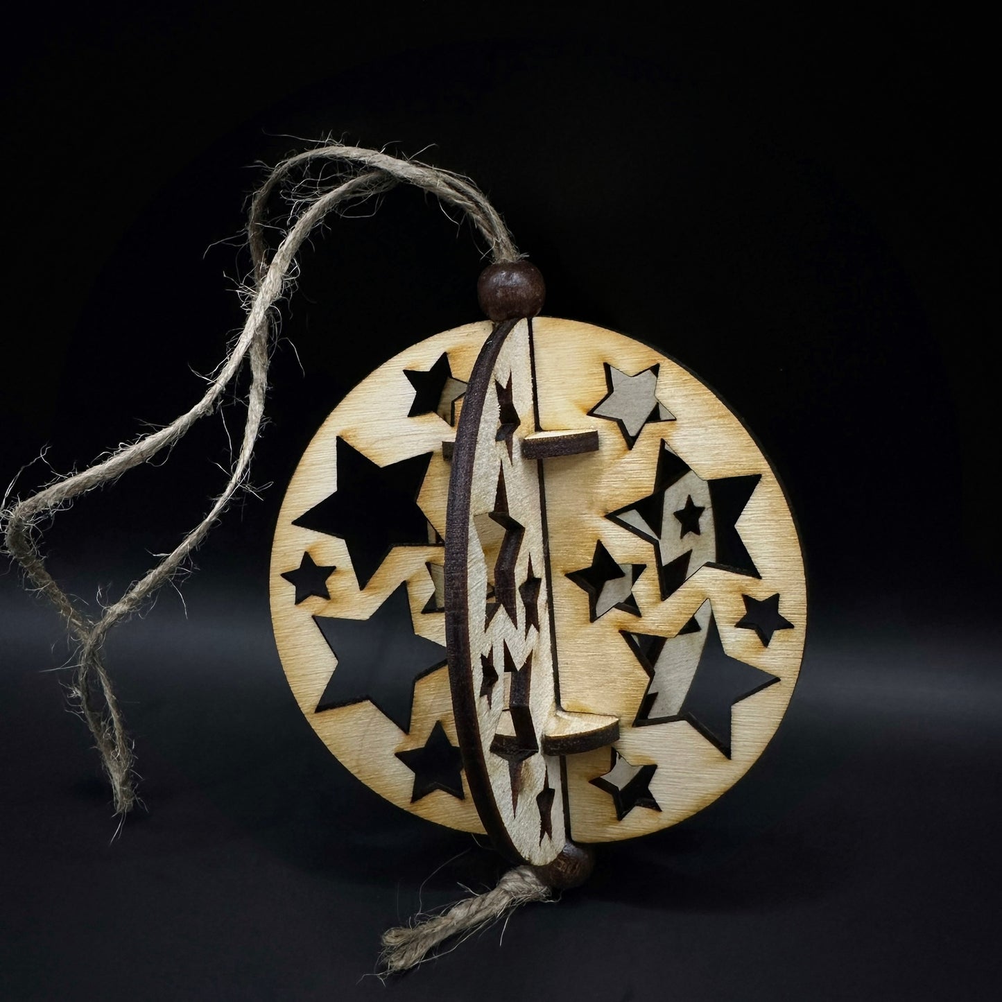 Топка със звездички - Дървена коледна украса