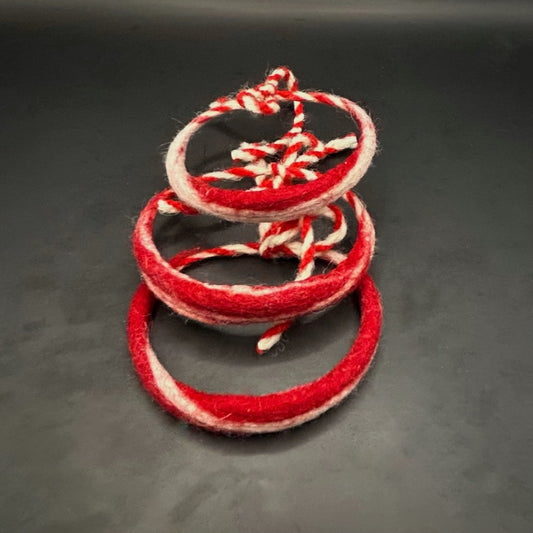 мартеница от вълна с цветни нюанси