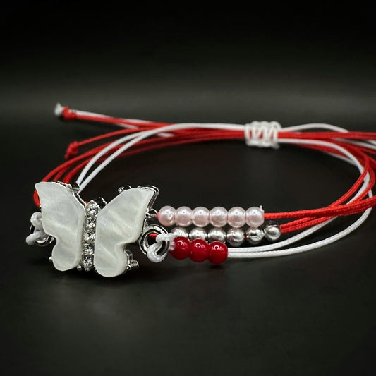 ръчно изработена мартеница с бяла пеперуда