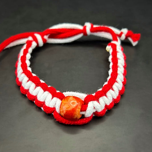 българска мъжка мартеница в стил макраме