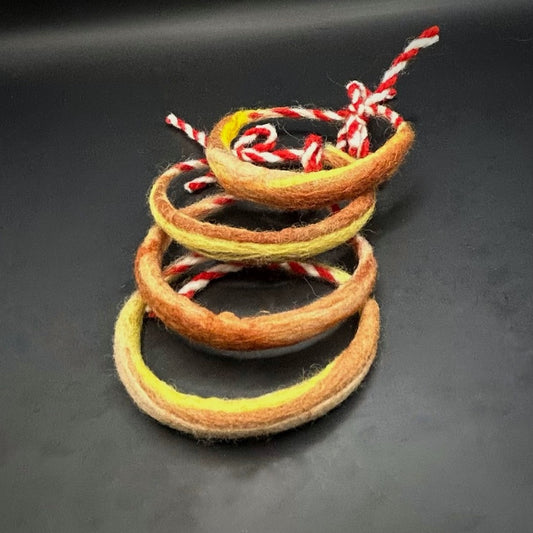 традиционна вълнена мартеница за Баба Марта