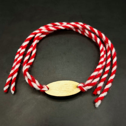 Ръчно изработена персонализирана мартеница от памучни конци с елипсовидна форма