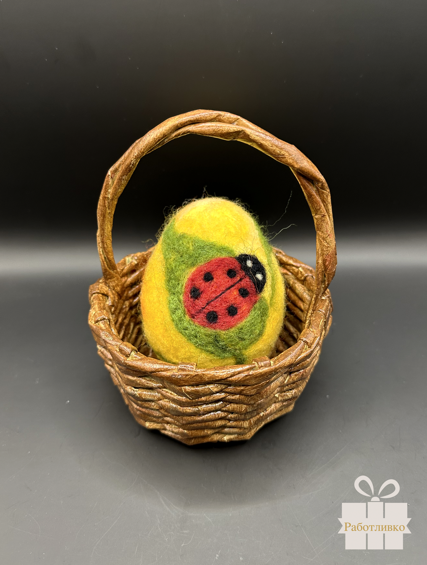 Великденско яйце с кошница